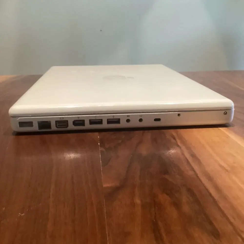 Late 2007 Apple MacBook A1181 13